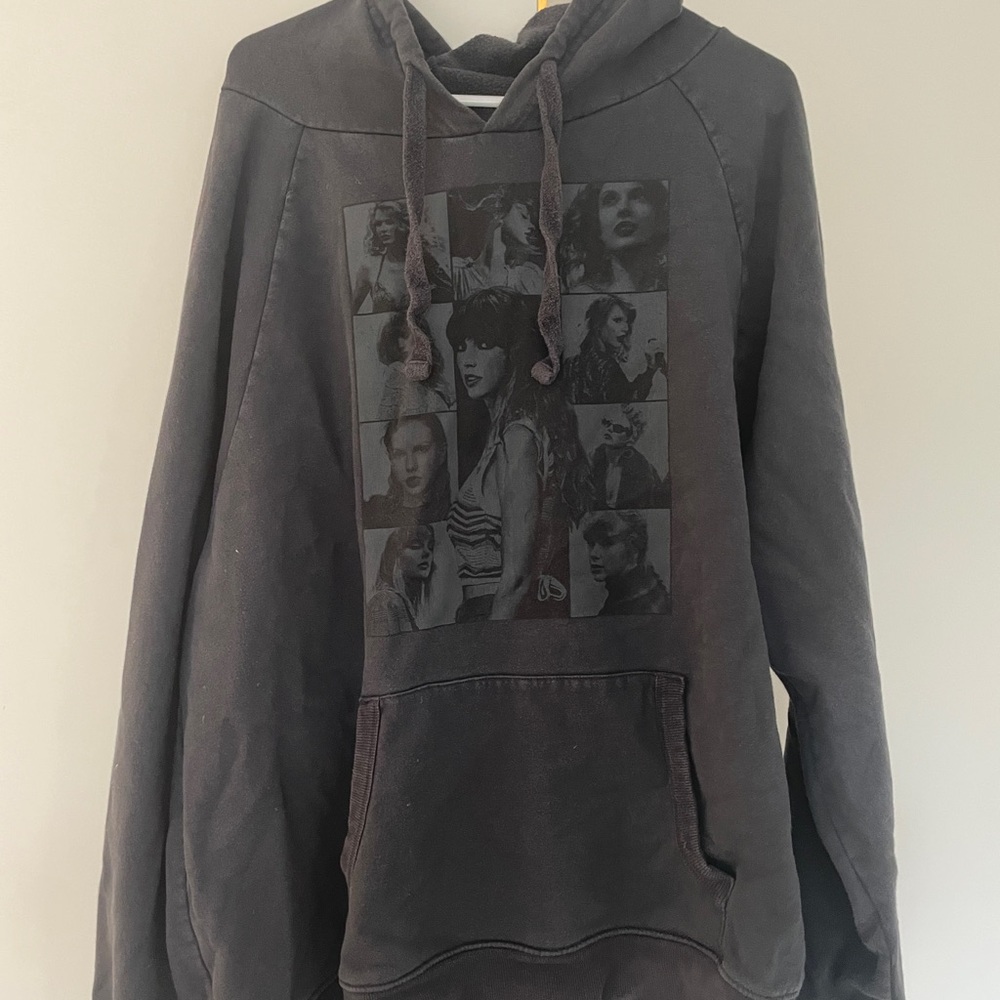 Taylor Swift Black Graphic Hoodie